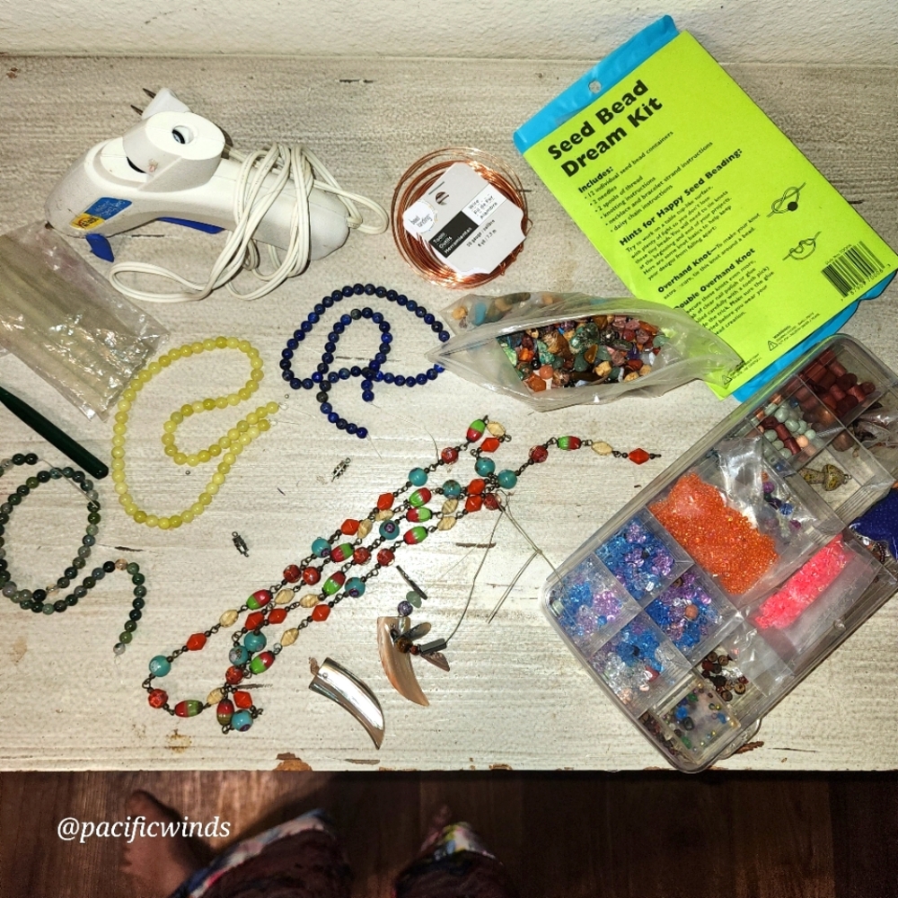 100+ PIECE JEWELRY MAKING SUPPLIES.  ☆